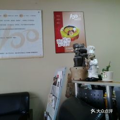 虹山建設路 面包飲品與電子產品的一站式消費指南